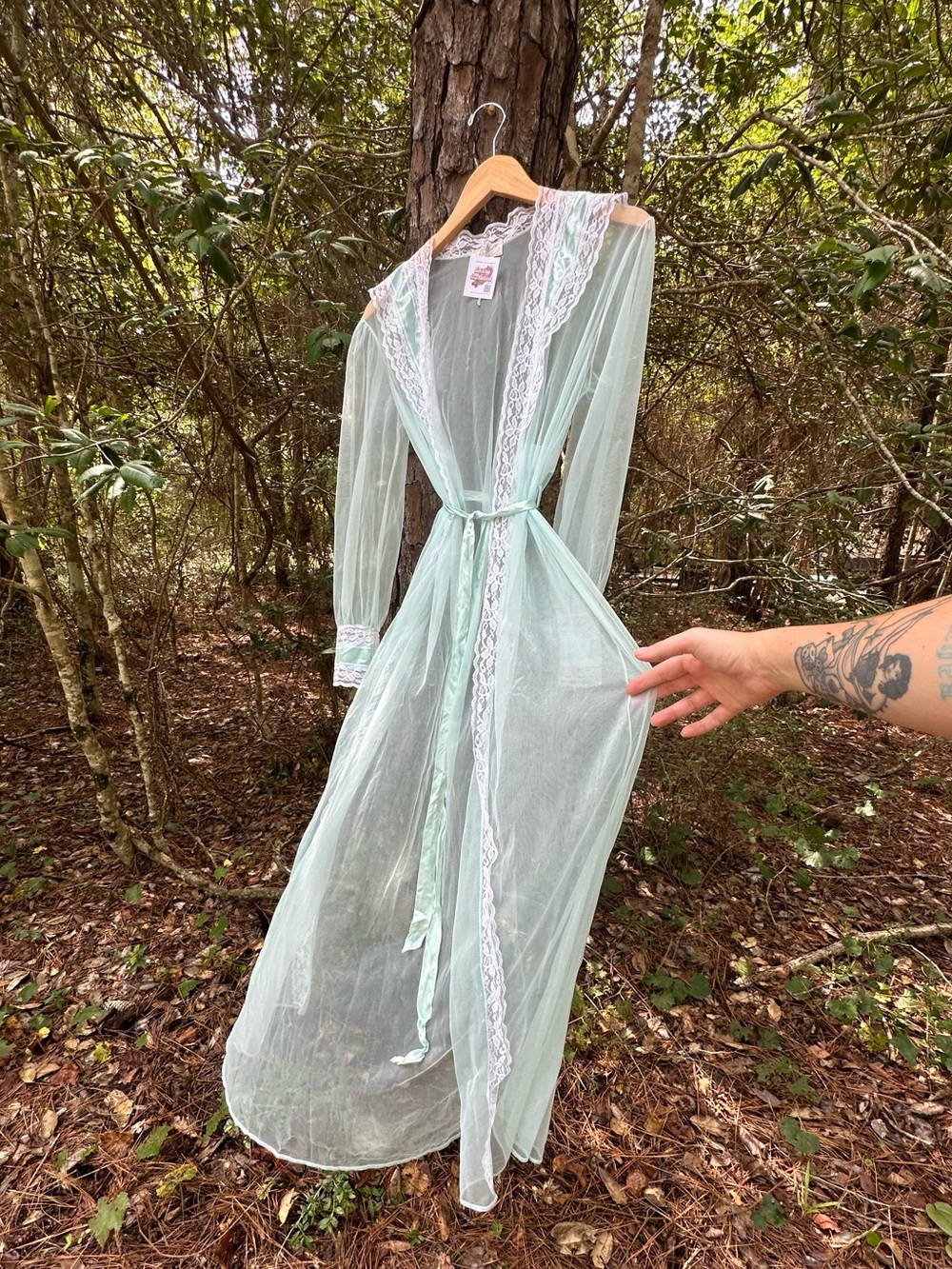 Vintage 60s 70s Shannon Lee Sheer Lace Trim Mint Robe with Belt Size large